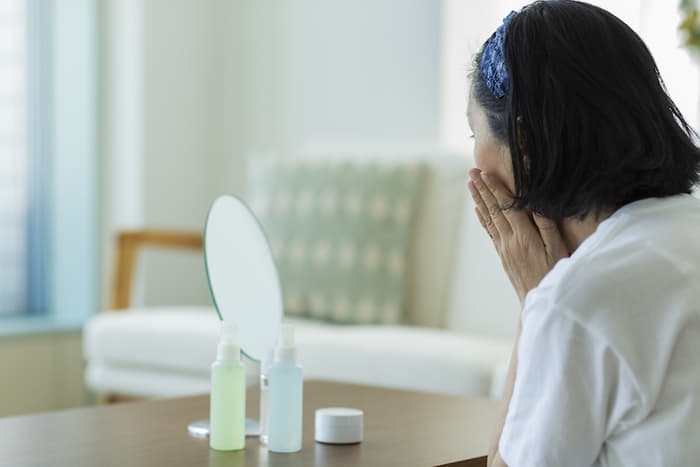 美容液のスキンケア効果を高めるおすすめの使い方・塗り方とは?