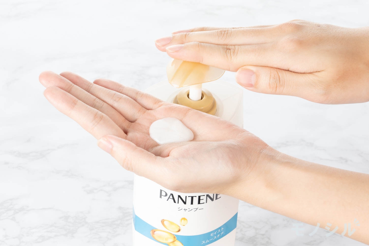 PANTENE(パンテーン) モイストスムースリペア シャンプーの商品画像3 商品の液を出した画像