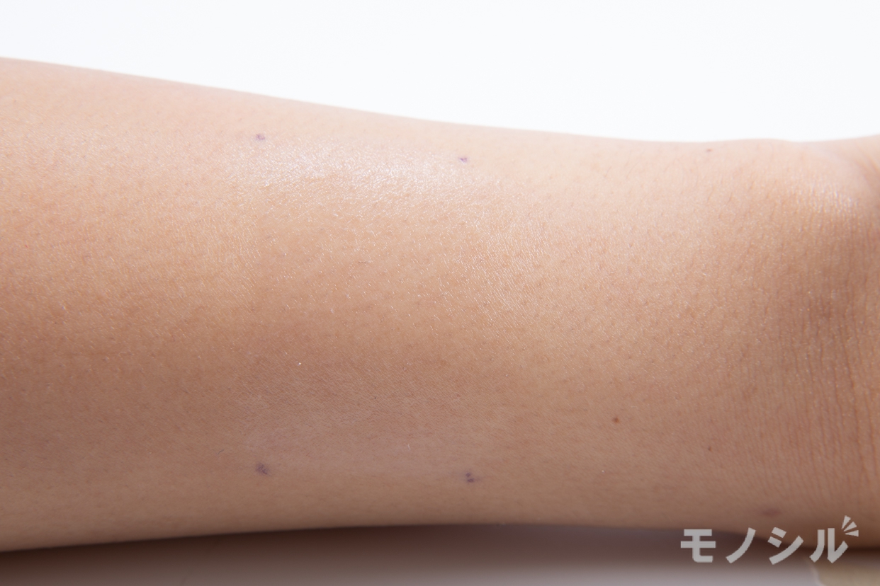 skin PEACE(スキンピース) ファミリー うるおいUVジェルの商品画像4 実際に商品を腕につけた様子