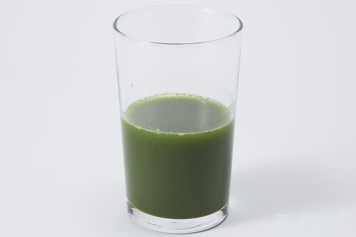 日本薬健 金の青汁 25種の純国産野菜　乳酸菌×酵素の商品画像3 グラスに注いだ実際の商品