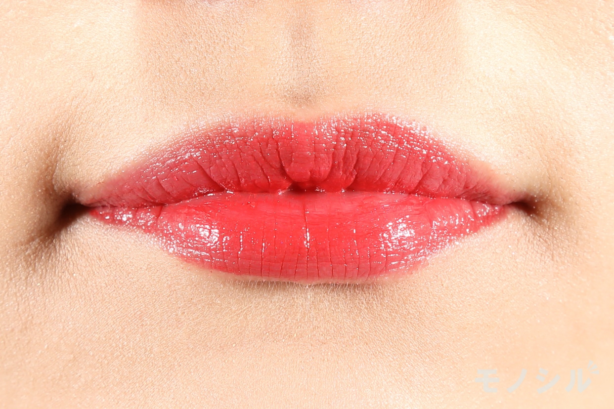 COFFRET D'OR(コフレドール) スキンシンクロルージュの商品画像サムネ4 商品を唇に塗った画像