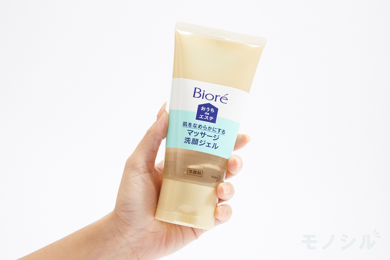 Bioré(ビオレ) おうちdeエステ 肌をなめらかにする マッサージ洗顔ジェルの商品画像2 商品を手で持って撮影した画像