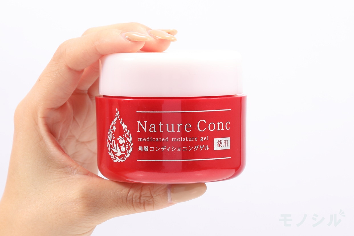Nature Conc(ネイチャーコンク) 薬用モイスチャーゲルの商品画像2 商品を手で持ったシーン