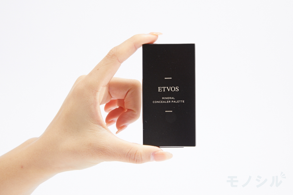 ETVOS(エトヴォス) ミネラルコンシーラーパレットの商品画像3 商品を手で持って撮影した画像