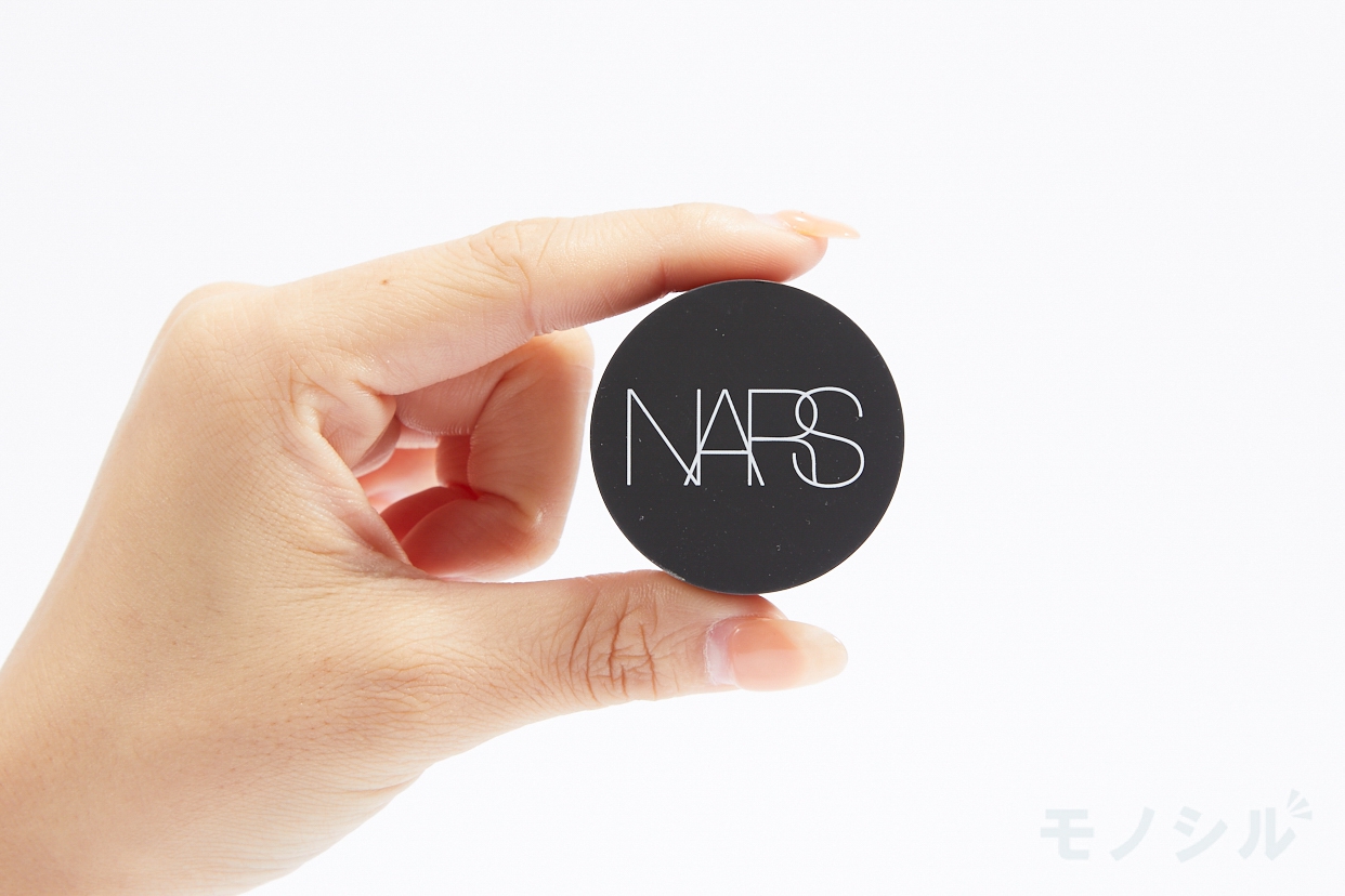 NARS(ナーズ) ソフトマットコンプリートコンシーラーの商品画像2 商品を手で持って撮影した画像