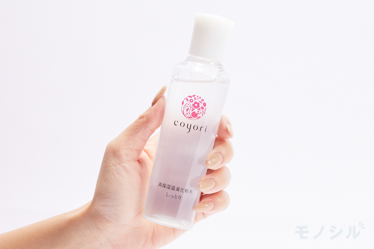 Coyori(コヨリ) 高保湿温泉化粧水 しっとりの商品画像サムネ2 商品を手で持ったシーン