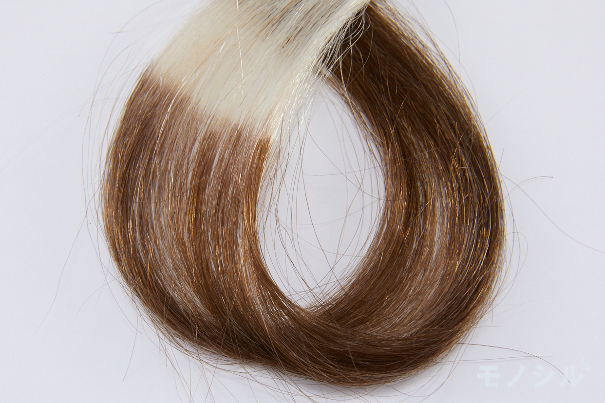CIELO(シエロ) ムースカラーの商品画像サムネ5 実際に商品を人毛に塗ってテストした様子