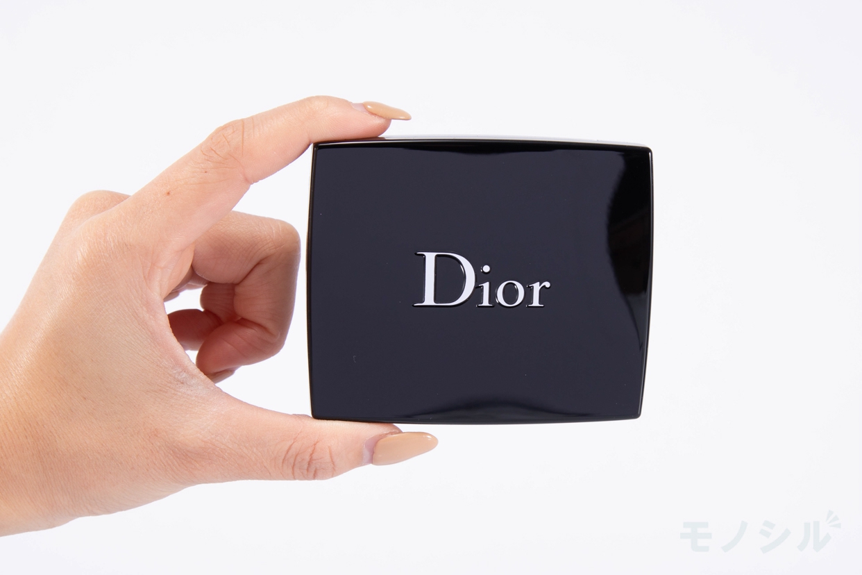 Dior(ディオール) サンク クルール クチュールの商品画像4 商品を手で持った様子