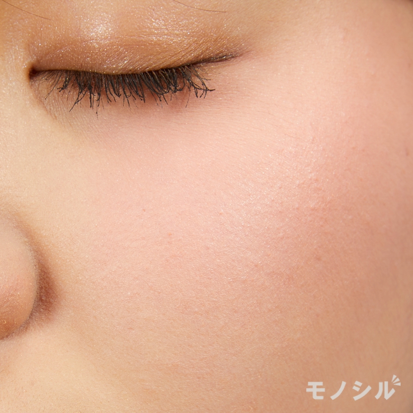 ANNA SUI(アナ スイ) スイ ブラック クリーム ブラッシュの商品画像サムネ4 実際に頬に塗った商品の使用イメージ