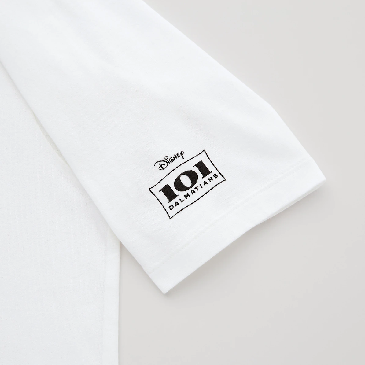 UNIQLO(ユニクロ) ディズニー ファーリー フレンズ UT グラフィックTシャツ 101匹わんちゃん（半袖・リラックスフィット）の商品画像サムネ6 