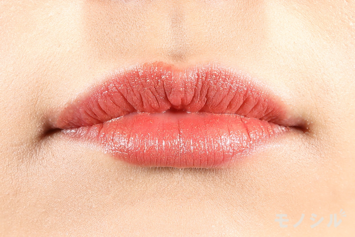 DECORTÉ(コスメデコルテ) ザ ルージュの商品画像4 商品を唇に塗った画像