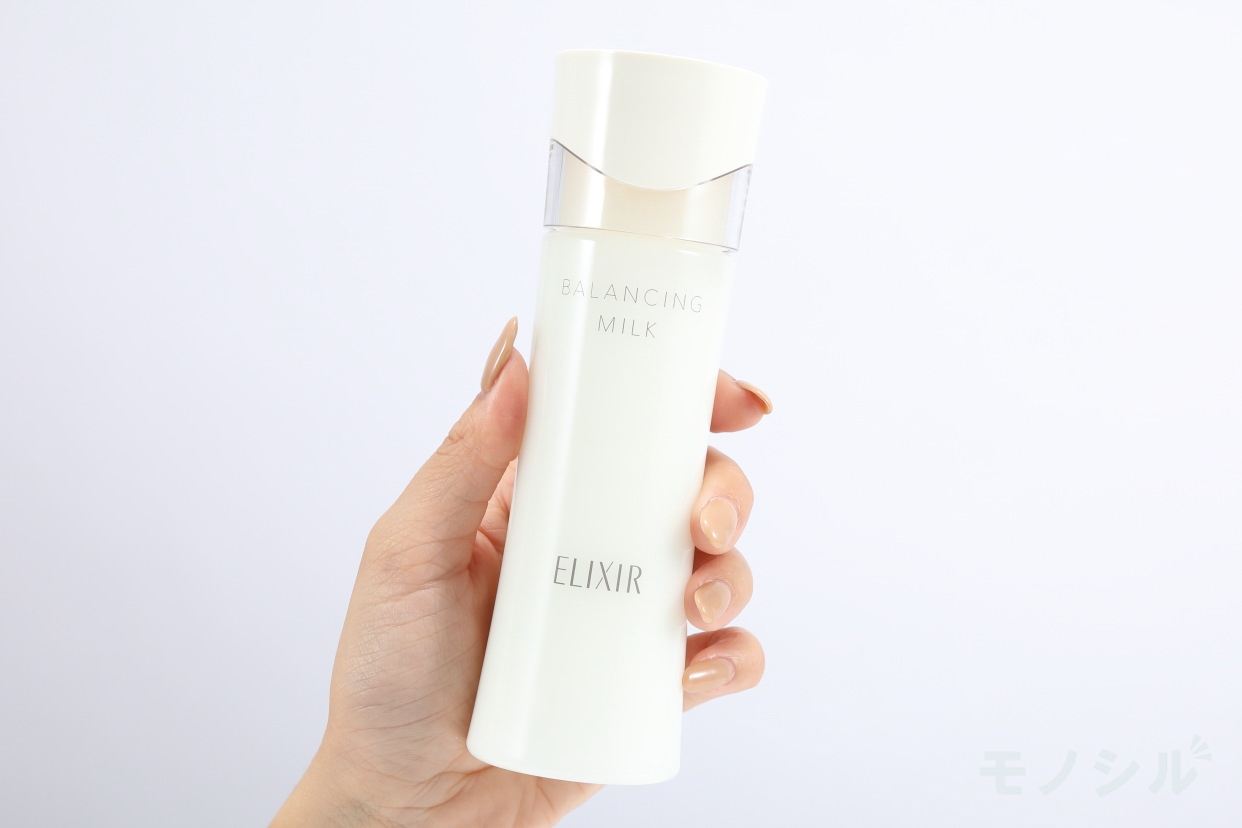 ELIXIR(エリクシール) ルフレ バランシング ミルク Ⅱの商品画像サムネ2 商品を手で持ったシーン