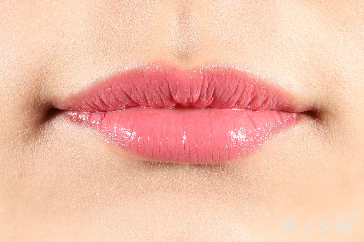 kiss(キス) ヴェールリッチルージュ グロウの商品画像サムネ4 商品を唇に塗った画像