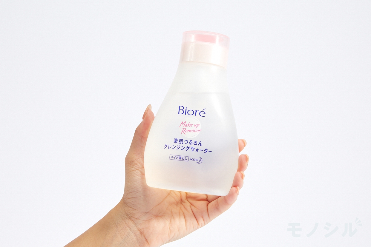 Bioré(ビオレ) 素肌つるるんクレンジングウォーターの商品画像2 商品を手で持って撮影した画像