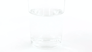 Asahi(アサヒグループショクヒン) フルーツ酵素青汁の商品画像3 粉末を水で溶かした様子