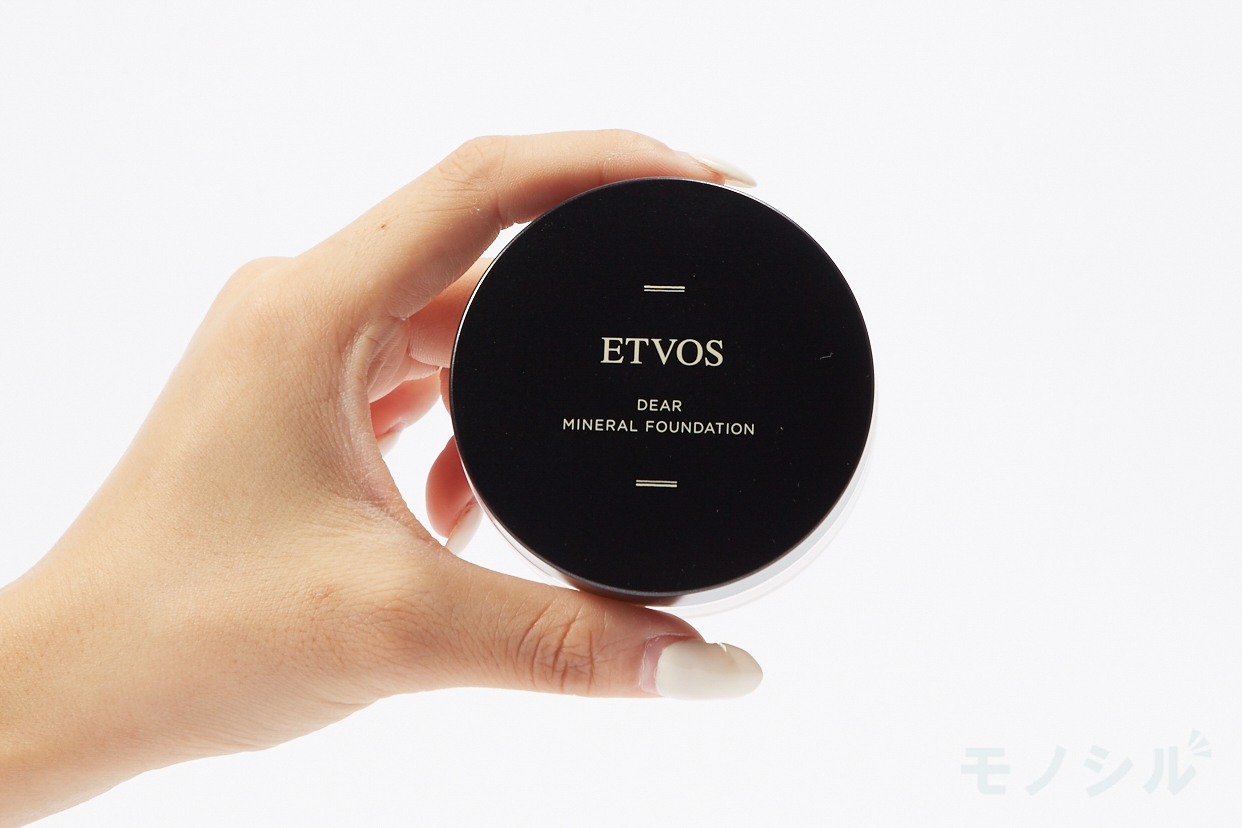 ETVOS(エトヴォス) ディアミネラルファンデーションの商品画像サムネ3 商品を手で持って撮影した画像