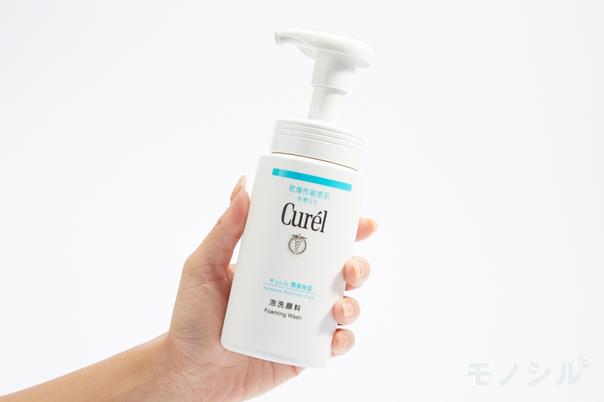 Curél(キュレル) 泡洗顔料の商品画像サムネ2 商品を手で持って撮影した画像