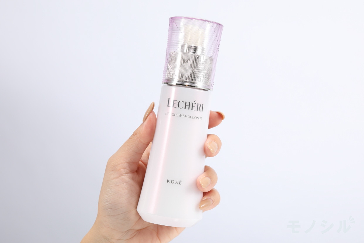LECHERI(ルシェリ) リフトグロウ エマルジョン Ⅱ (とってもしっとり)の商品画像2 商品を手で持ったシーン
