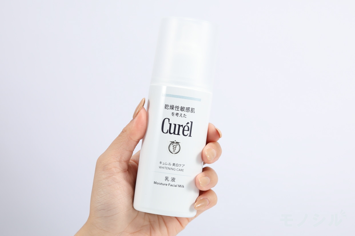 Curél(キュレル) 美白ケア 乳液の商品画像2 商品を手で持ったシーン