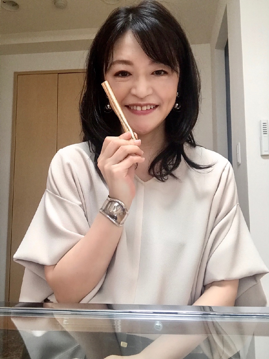 YVES SAINT LAURENT(イヴ・サンローラン) ラディアント タッチに関する小島 葉子さんの口コミ画像1