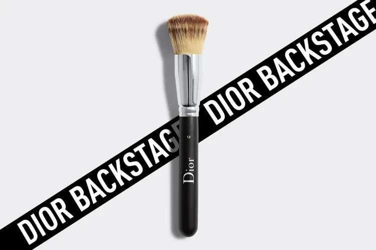 Dior ファンデーションブラシ 未開封 DIOR】 ディオール バックステージ フルイド ファンデーション
